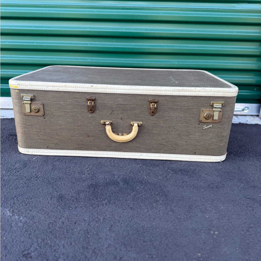 Vintage Skyway Extra Larg Brown Suitcase with Cream Accents